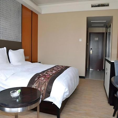 Lian Yun Hotel Kunming Esterno foto