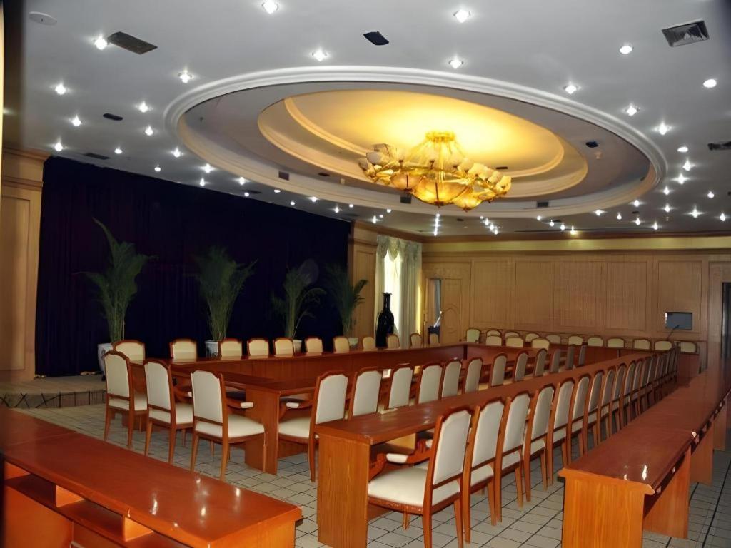 Lian Yun Hotel Kunming Esterno foto