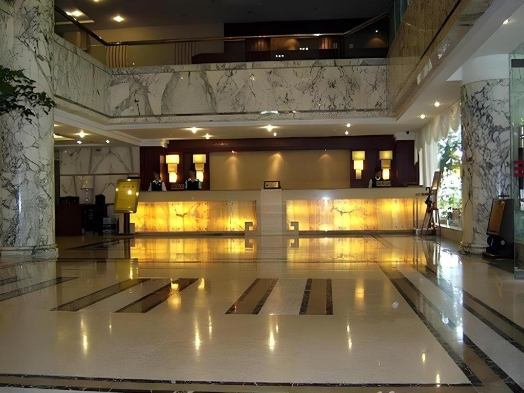 Lian Yun Hotel Kunming Esterno foto