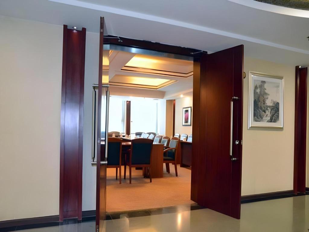 Lian Yun Hotel Kunming Esterno foto