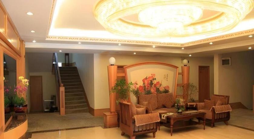 Lian Yun Hotel Kunming Esterno foto