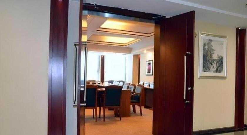 Lian Yun Hotel Kunming Esterno foto