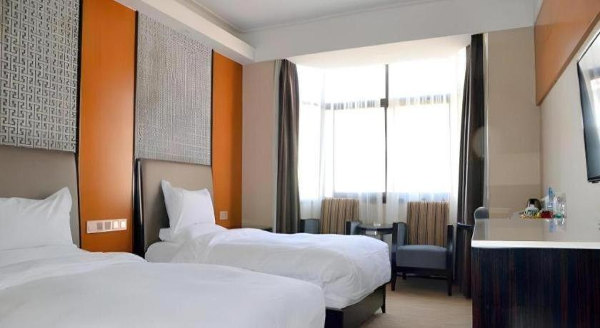 Lian Yun Hotel Kunming Esterno foto