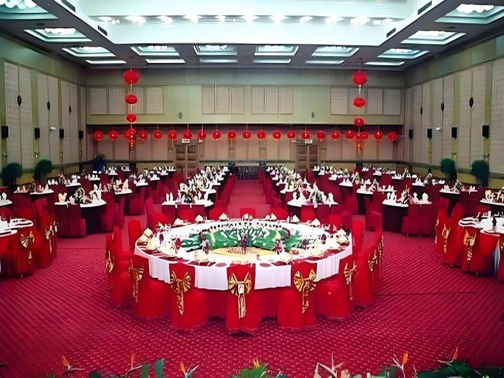 Lian Yun Hotel Kunming Esterno foto
