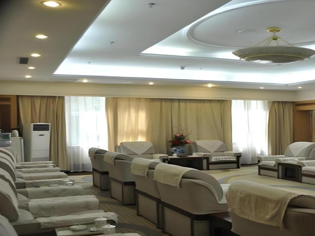 Lian Yun Hotel Kunming Esterno foto