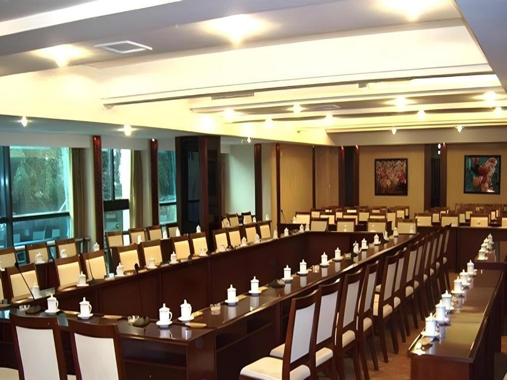 Lian Yun Hotel Kunming Esterno foto