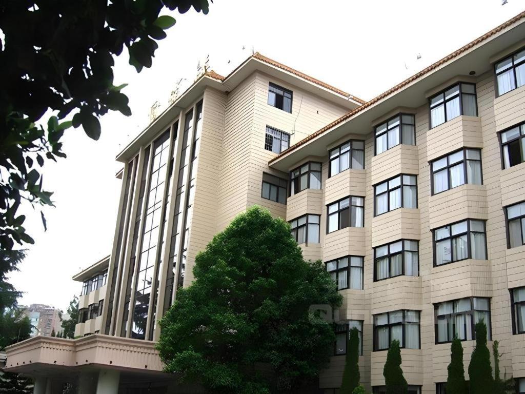 Lian Yun Hotel Kunming Esterno foto