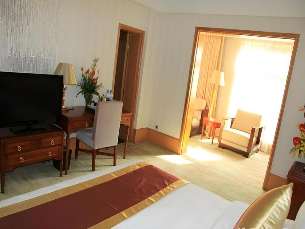 Lian Yun Hotel Kunming Esterno foto
