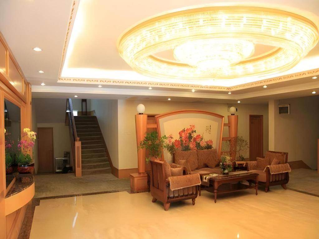 Lian Yun Hotel Kunming Esterno foto